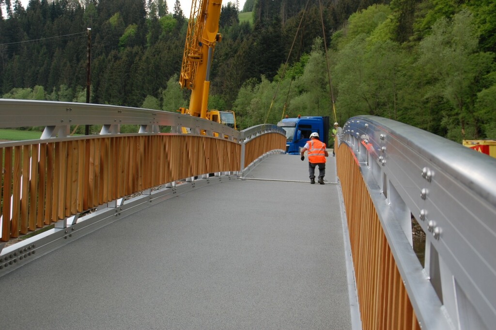 2 Aluminiumbrücken über die Feistritz und den Werkskanal zwischen Anger und Birkfeld