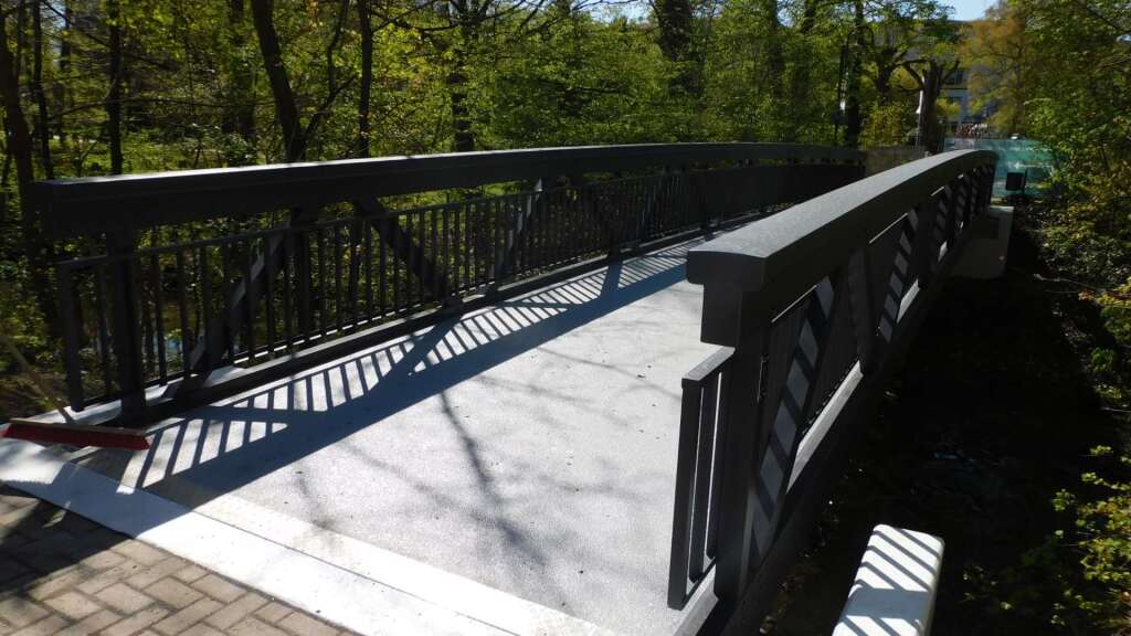 Leichte Aluminiumbrücke für kommunale Wege.