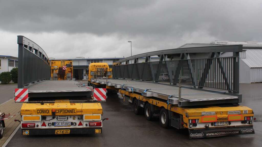 Aluminiumbrücke für kombinierte Geh- und Radwege.