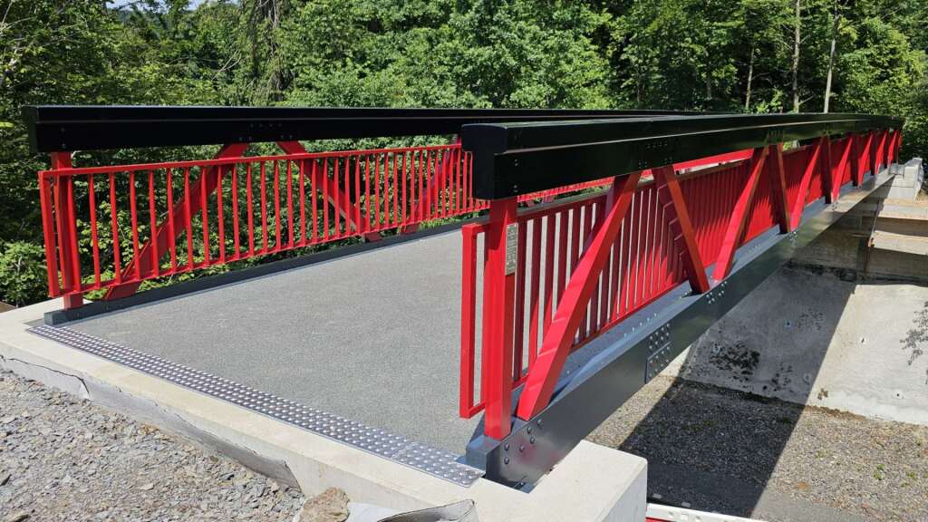 Fachwerktrogbrücke aus Aluminium mit dauerhaftem Korrosionsschutz.