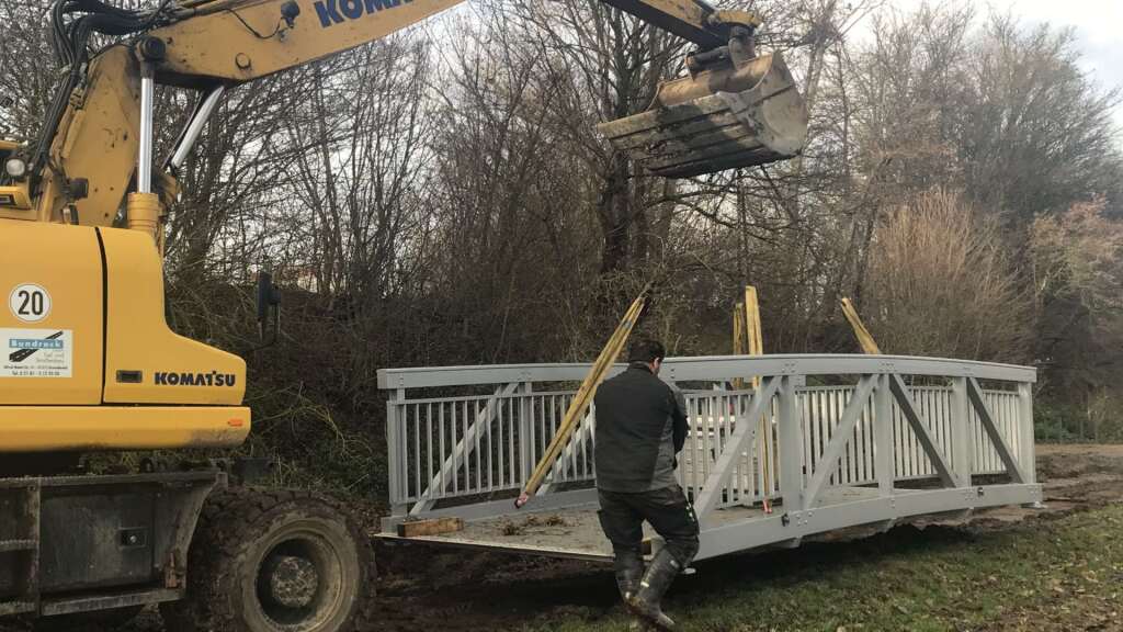 Wartungsarme Aluminiumbrücke für öffentliche Wege.