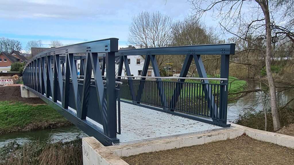 45m lange Aluminiumbrücke in Bad Oeynhausen