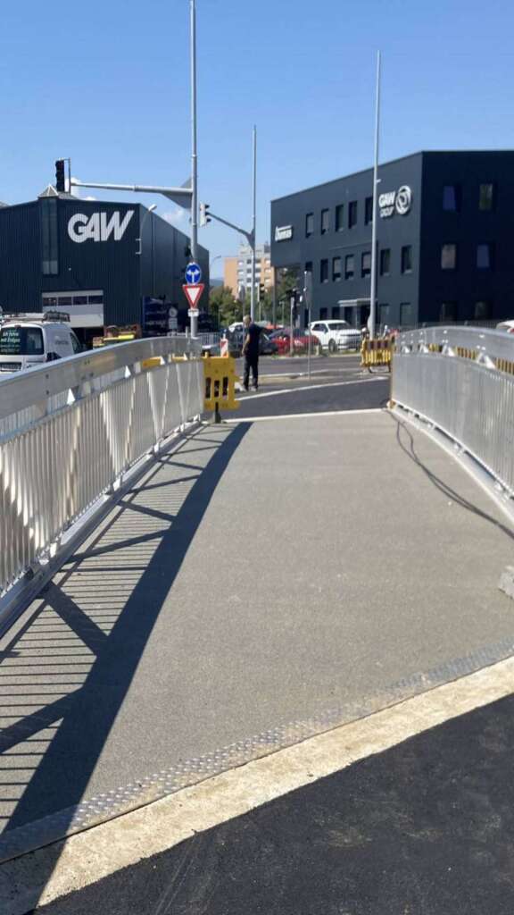 Aluminiumtragwerk über dem Mühlgang