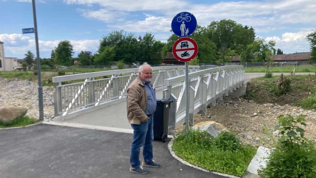 Aluminiumbrücke Weidenweg über den Ruggbach zwischen Lochau und Hörbranz.